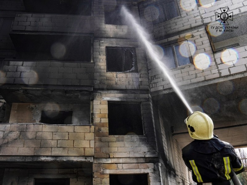 У Солом’янському районі Києва рятувавальники загасили масштабну пожежу. ФОТО