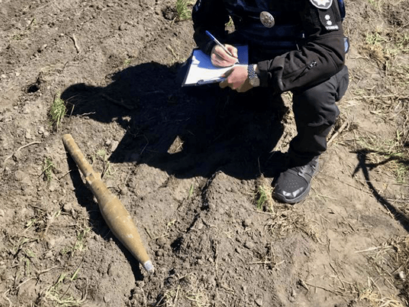 Небезпечна знахідка: у Броварському районі жінка знайшла на городі боєприпас