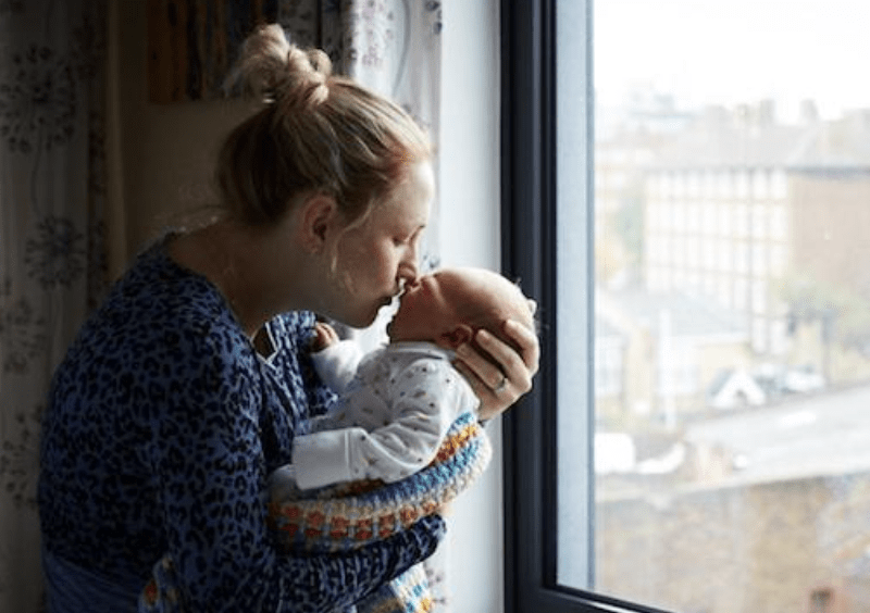 Допомога матерям та ранній розвиток дітей: комплексні соціальні послуги надаватимуть на Київщині