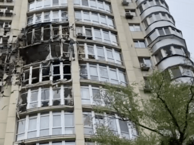 Київ зазнав чергової масованої атаки в боку Росії, є руйнування та постраждалі