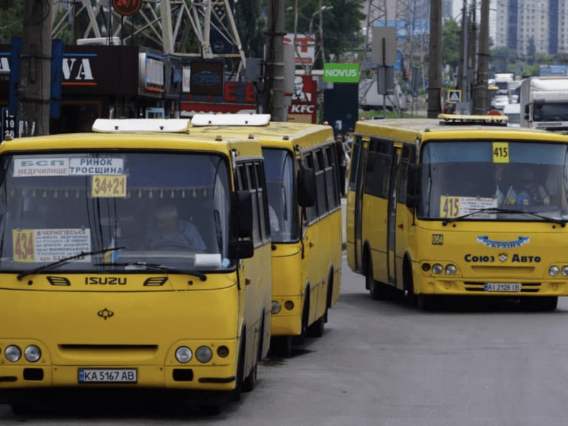 Столичні автобуси та маршрутки під час тривоги підвозитимуть пасажирів до найближчого укриття