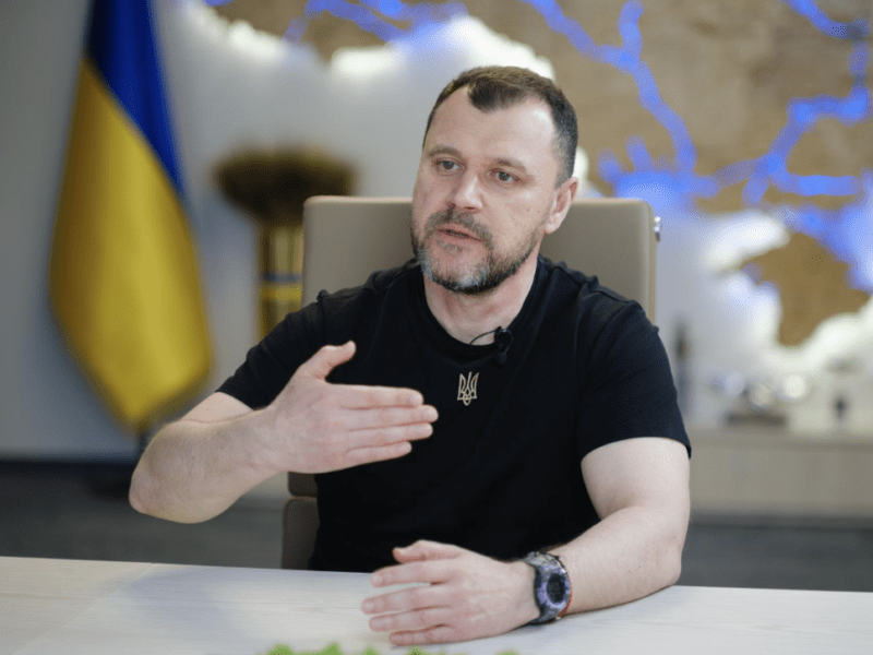 В Україні збираються карати чоловіків, які незаконно виїхали за кордон під час війни – глава МВС