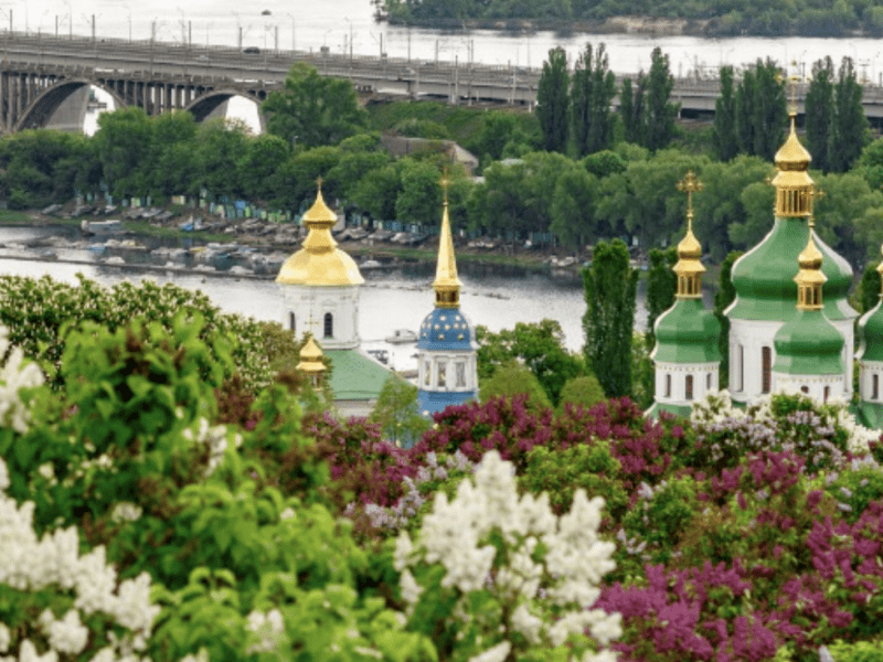 Яка погода чекає киян у п’ятницю: синоптики попереджають про грозу