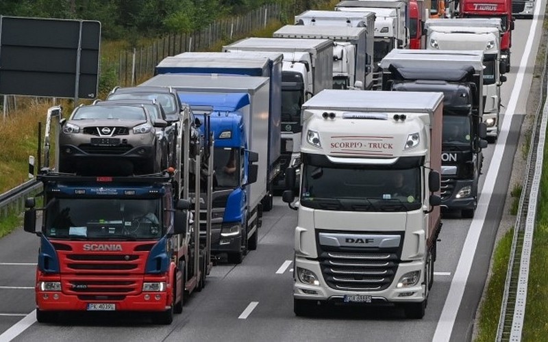 В Києві відзавтра заборонять в’їзд вантажівок під час повітряної тривоги