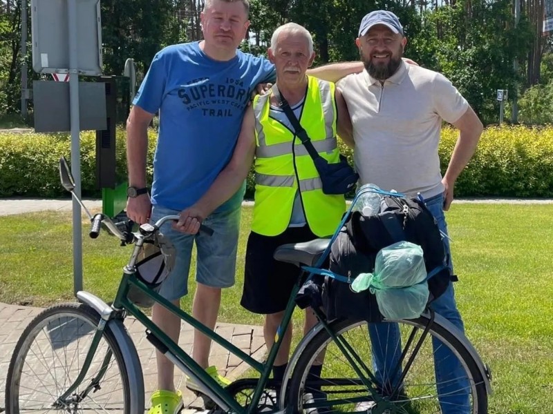 63-річний чоловік з Полтавщини влаштував благодійний велозаїзд до Бучі