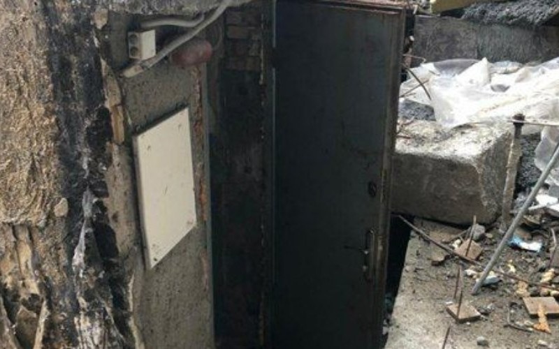 Могли загинути люди: у Києві забудовник заблокував вхід до укриття