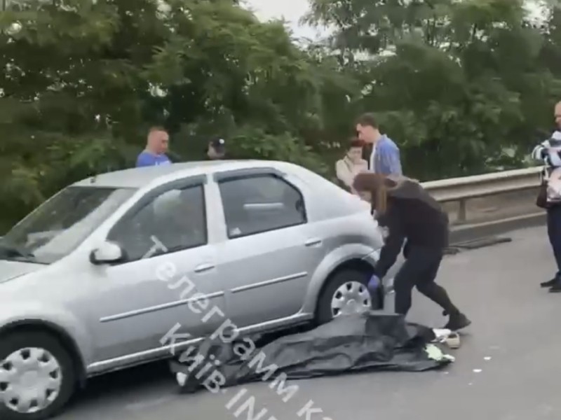 У Києві чоловік помер за кермом автомобіля