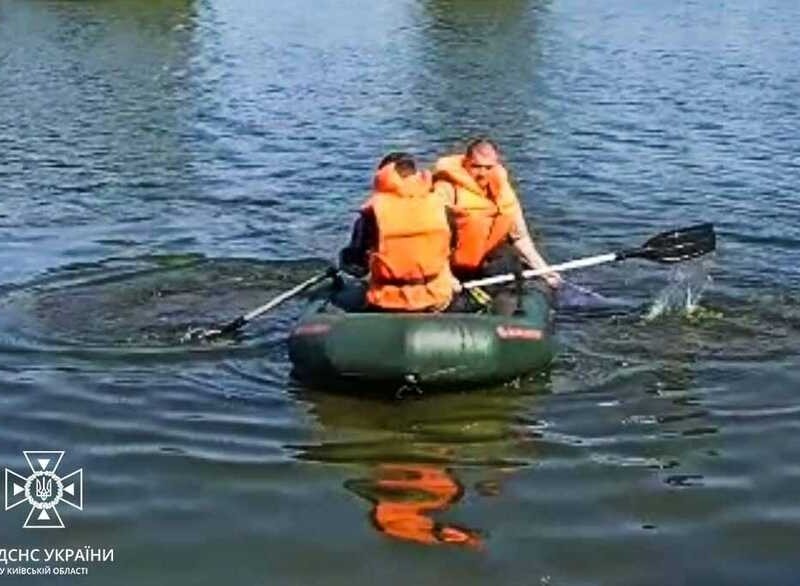 На Київщині в річці виявили тіло потопельника