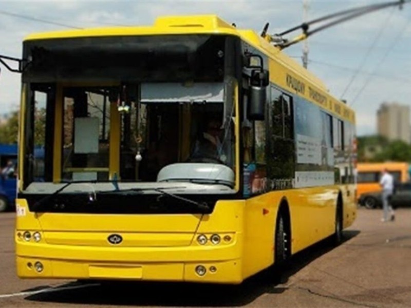 У Києві пасажири тролейбуса влаштували розбірки з підлітком через велосипед