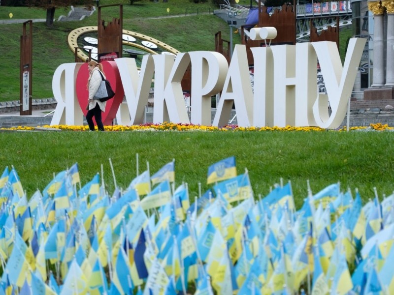 Для України людина – найвища цінність: омбудсман Дмитро Лубінець привітав з Днем конституції