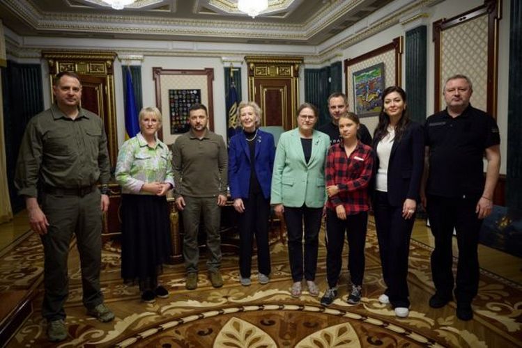 Ґрета Тунберг відвідала Київ і побувала на зустрічі із Зеленським