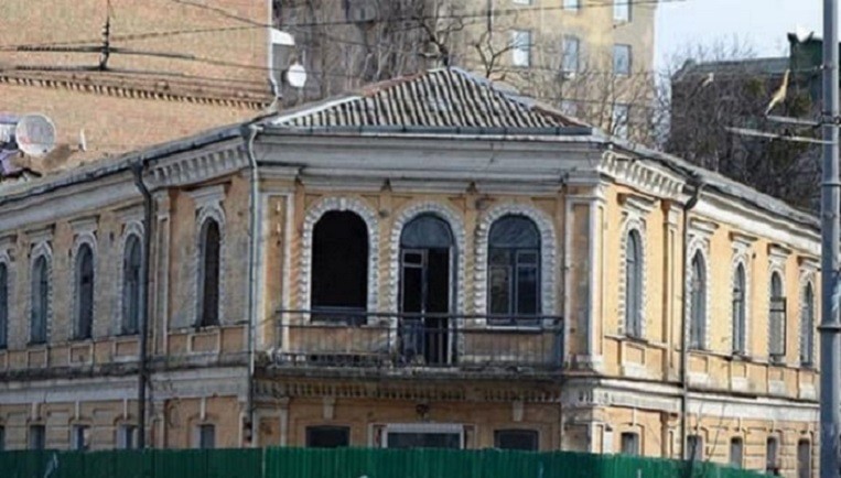 “Немає доказів виступу Михайла Грушевського на балконі саме цього будинку” – Кличко відреагував на повідомлення про плани знести історичний будинок біля Софії