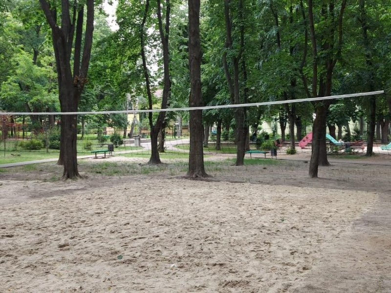 Без замків і парканів: для киян створили новий волейбольний майданчик