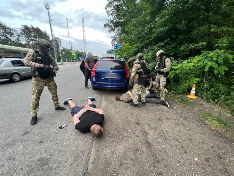 Автомати, гранатомети, боєприпаси: на Київщині викрили торговців зброєю