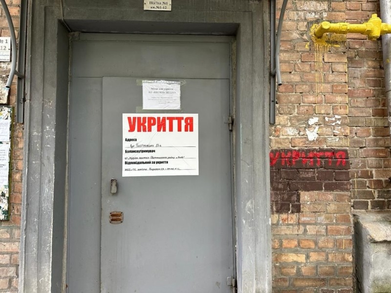 Перелік укриттів Києва адаптували для людей з порушеннями зору