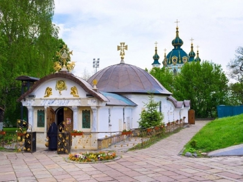 Чи знесуть каплицю УПЦ, встановлену біля Десятинної церкви – судовий розгляд