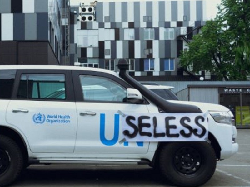 “Нікчемний ООН” на автівках: киянина обурила відсутність підтримки херсонців міжнародними організаціями