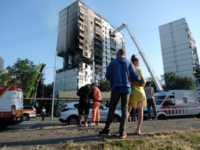 “Дайте забрати гроші і золото, ми лишилися на вулиці” – після вибуху на Малишка власники квартир посварились з поліцією