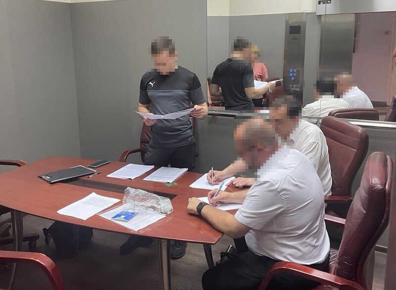 Розкрадання на ремонті ліфтів: у Києві провели обшуки