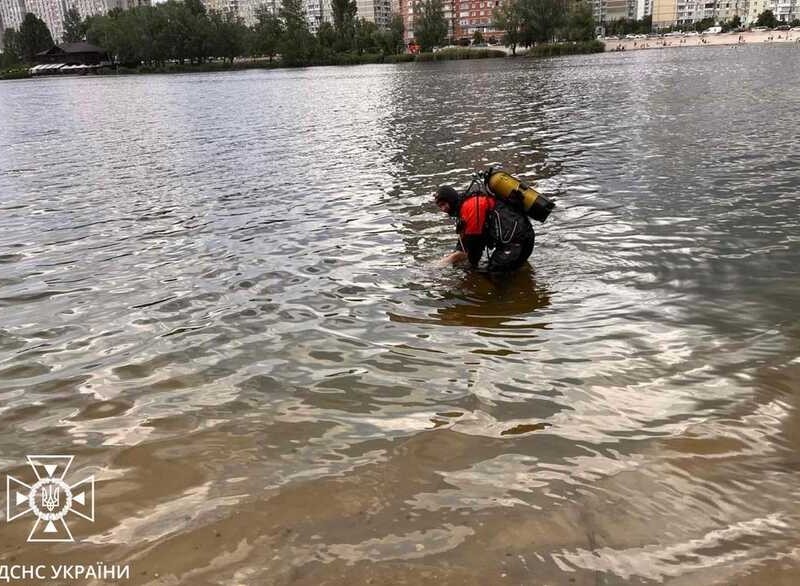 У Києві в озері виявили тіло чоловіка