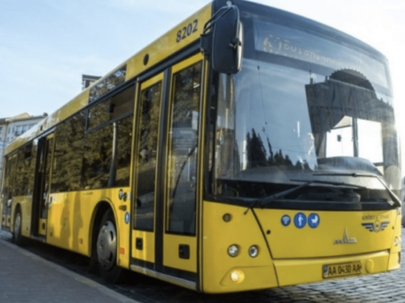 До уваги пасажирів: у Києві змінили маршрути кількох автобусів 