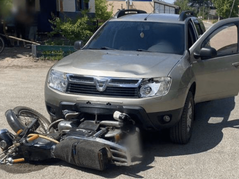 Двоє підлітків на мотоциклі потрапили під автівку на Київщині