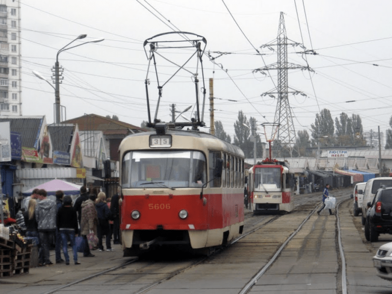 У Києві через ДТП затримується рух низки трамваїв