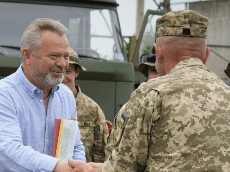 Буча передала бійцям на передову два спецавтомобілі та автобус (фото)