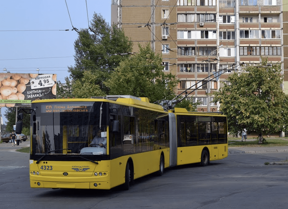 Розраховуйте час: у Києві затримується рух низки тролейбусів
