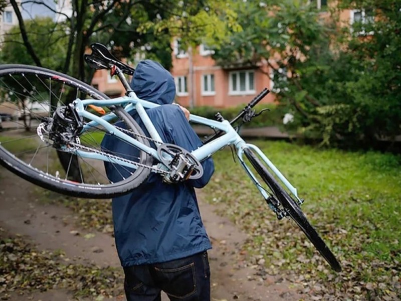 Крадіжка дитячого велосипеда у Києві: винуватцю світить 8 років в’язниці