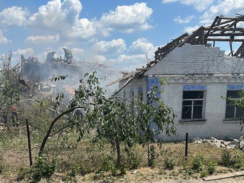 Ракетна атака РФ на Київщину: поранено 82-річну жінку й водія