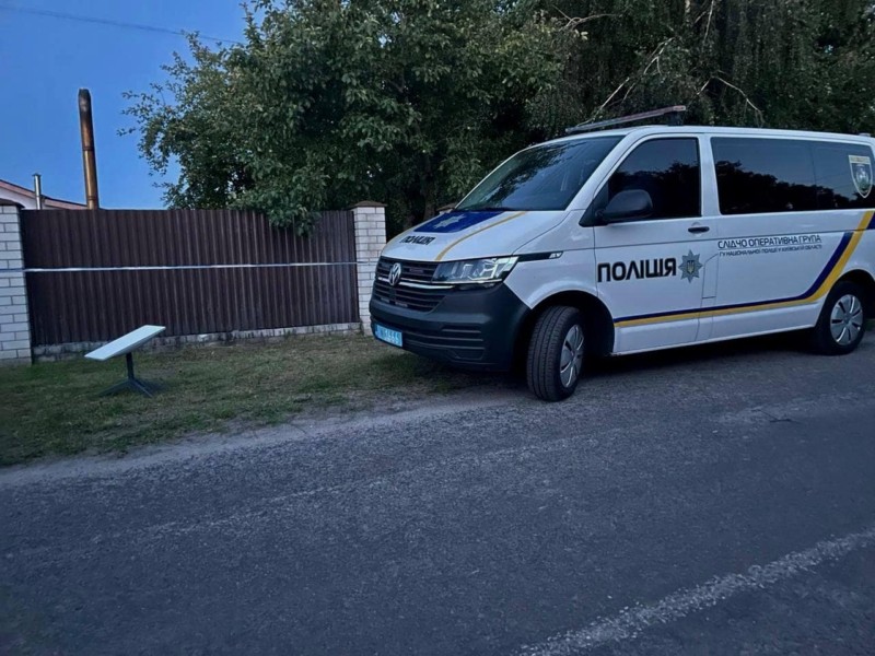 Мешканку села на Київщині знайшли застреленою на порозі власного будинку