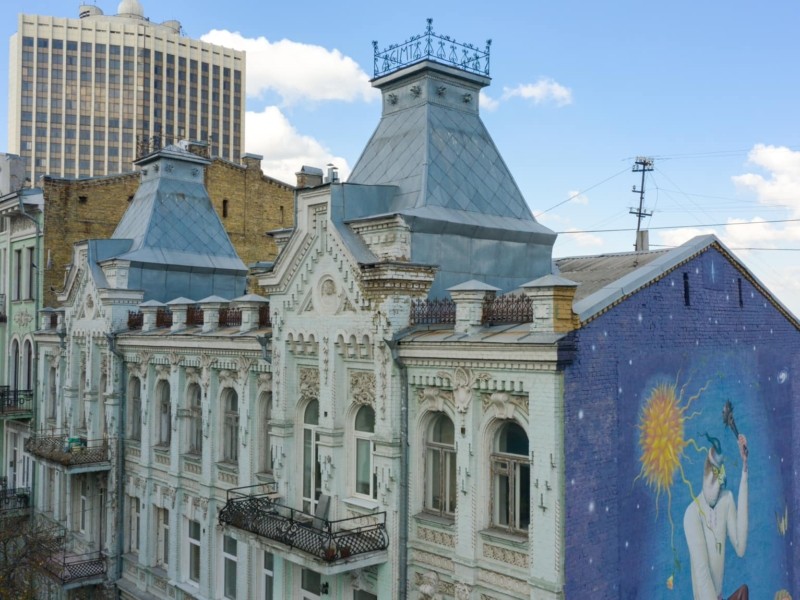Для музею Miniland.UA відтворили мінікопію історичного будинку Києва з патріотичним муралом