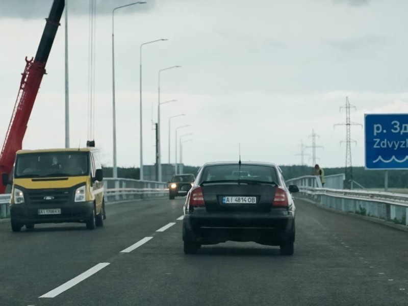 У Бородянці добудували новий міст через річку Здвиж та відновили рух транспорту