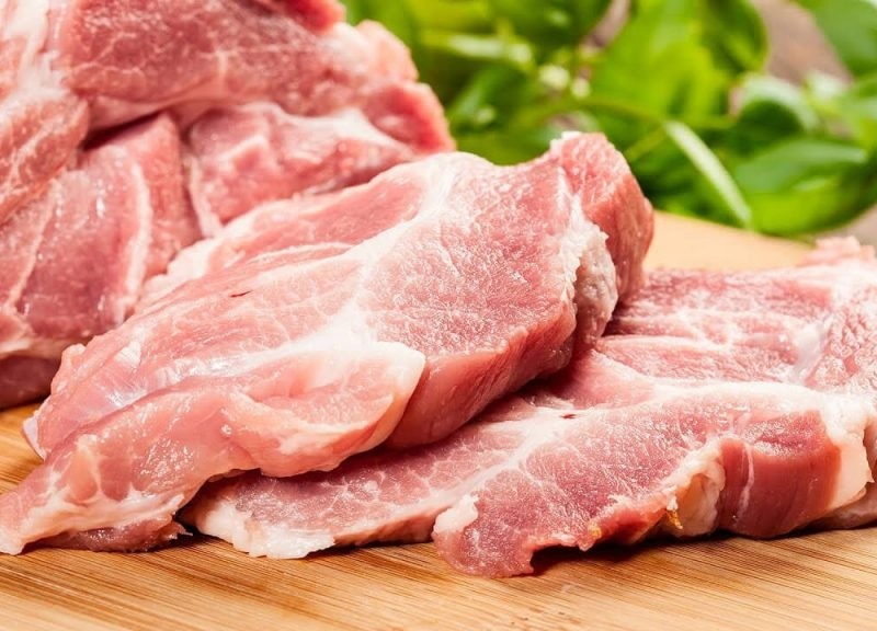 У столичних супермаркетах помітно змінилися ціни на свинину та сало