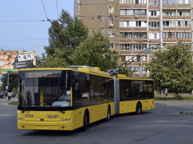 У столиці рух тролейбусів по вулиці Екстер відновлено