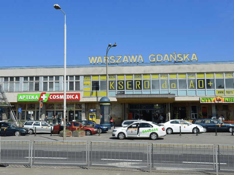 До уваги пасажирів, які їздять у Польщу: змінено зупинку потягів у Варшаві