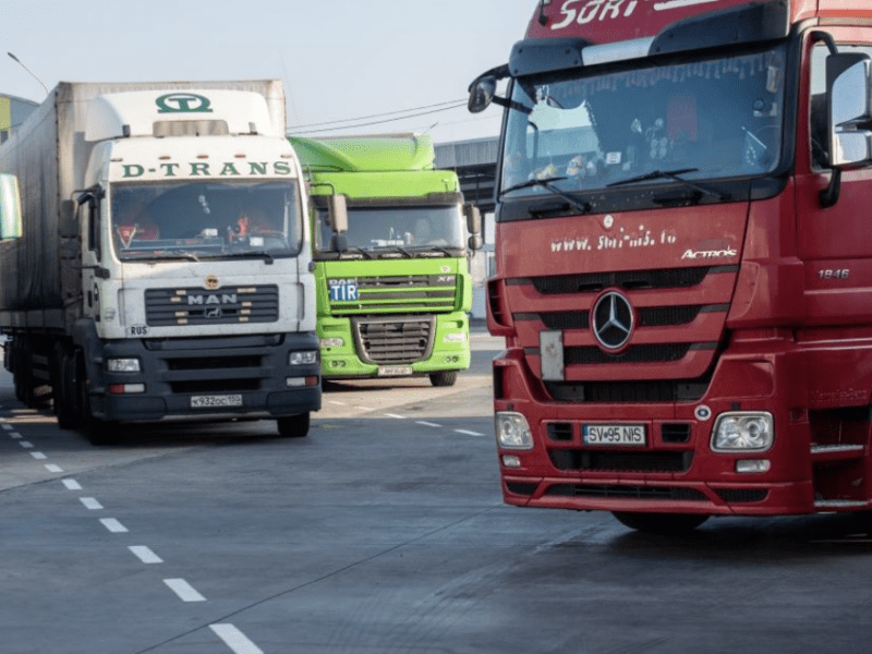 Тепловий режим у Києві: вантажівкам заборонили пересуватися містом