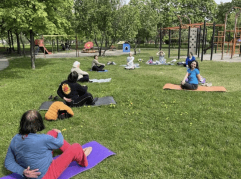 Жителів Троєщини запрошують на безкоштовні заняття з йоги