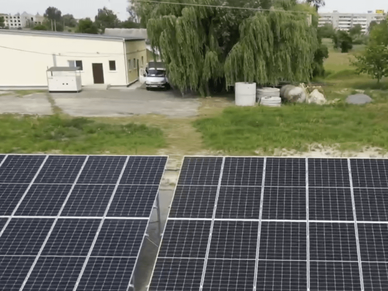 Ще один крок до енергонезалежності: у Бучанській громаді запрацювала сонячна електростанція, яка забезпечує мешканців водою