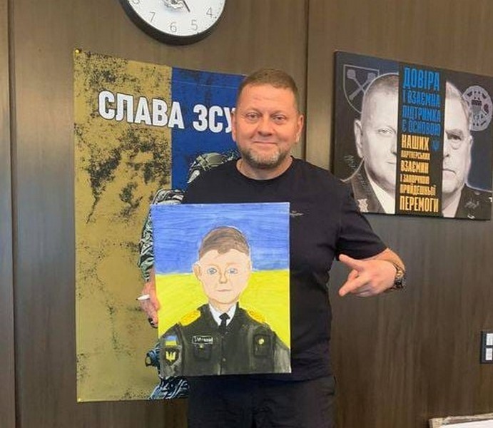 Дівчинка з Київщини подарувала портрет генералу Залужному