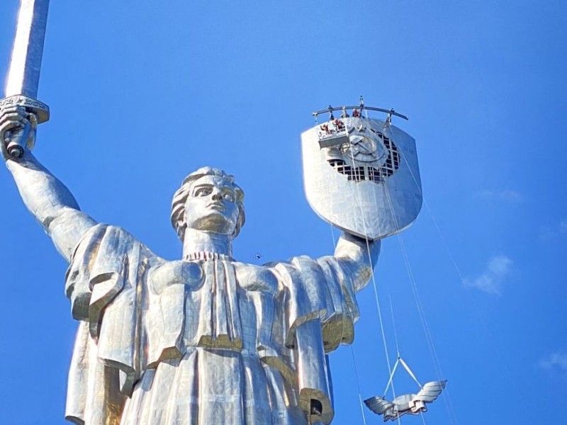 У російській держдумі закликали вдарити по монументу “Батьківщина-мати” у Києві