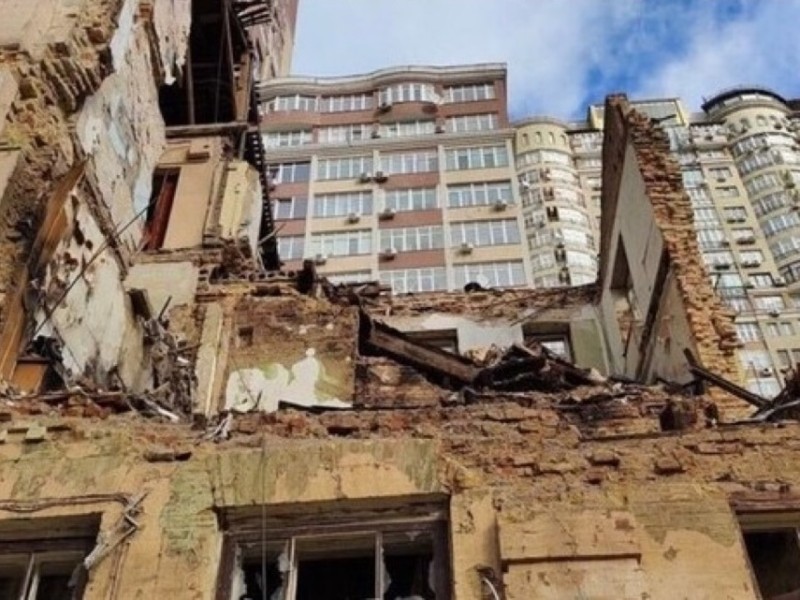 КМДА призначила третю експертизу зруйнованого дроном будинку на Жилянській