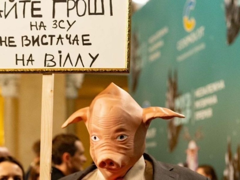 “Дайте гроші на ЗСУ, бо не вистачає на віллу”: відомий співак висміяв українських урядовців