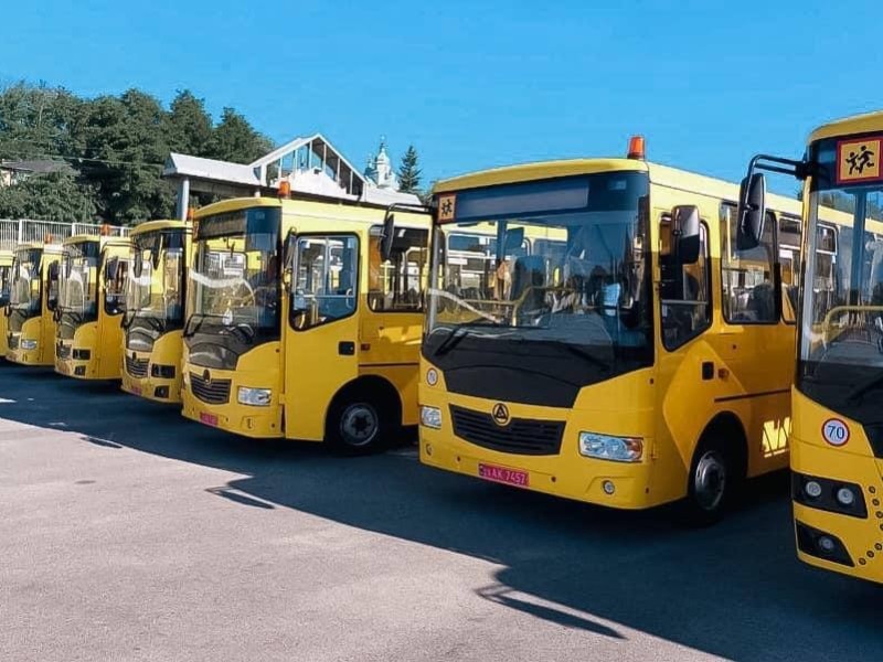 10 громад Київщини отримали чергову партію шкільних автобусів