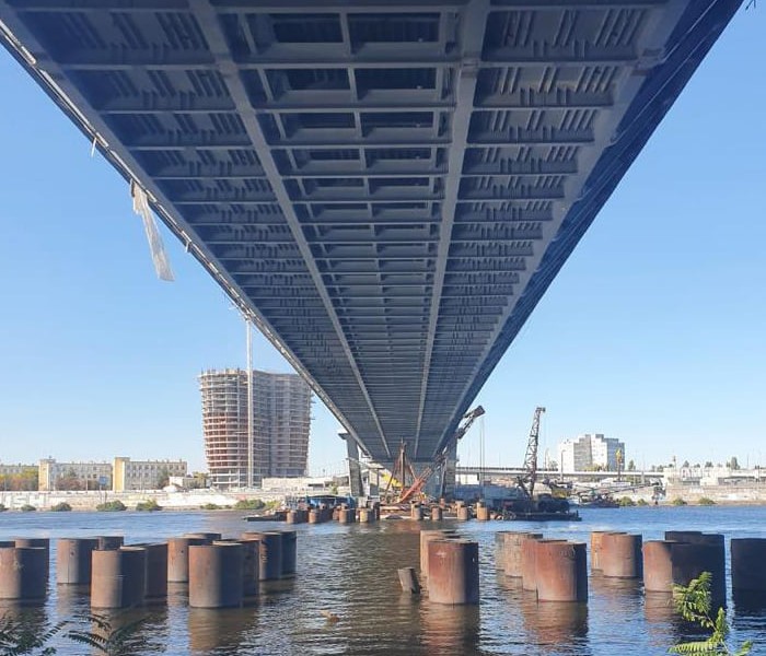 Розкрадання 6 млн грн на будівництві Подільського мосту – генпідрядник слідом за замовником будівництва постав перед судом