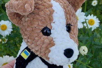 «Хочу Пса Патрона»: патріотичні собаки, зайці та ведмеді тішать киян та тих, хто виїхав через обстріли