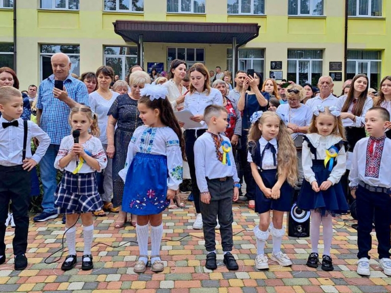Замість квітів — донати: школи Бучанської громади зібрали майже 200 тисяч гривень для ЗСУ