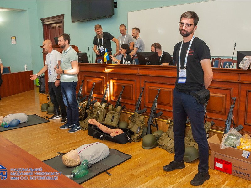 Вміти рятувати життя: тренери з Польщі провели курс для українських медиків