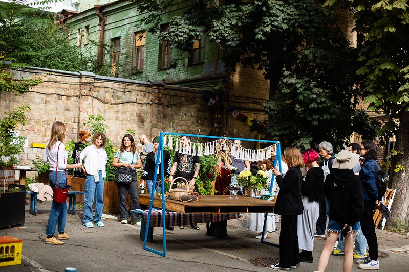 У центрі Києва створили міський город, де вирощують овочі та зелень